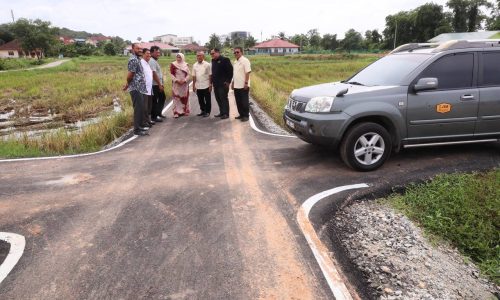 Jalan alternatif legakan penduduk Kampung Pengkalan Batu