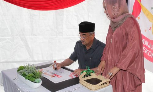 TYT rasmi produk DMWorld di DMMart Bukit Beruang