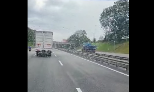 Pemandu lori lawan arus direman empat hari