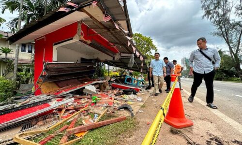 Ban Hong kemuka permohonan baiki gerai belacan dirempuh kereta