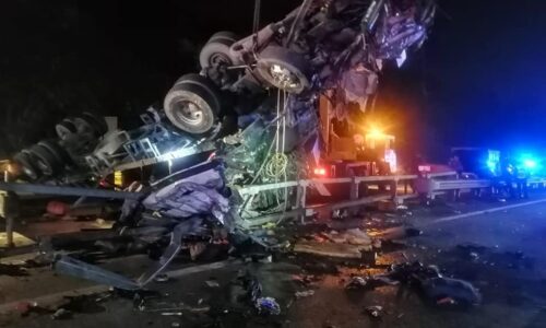 Pemandu lori maut dalam kemalangan di Lebuh Raya PLUS