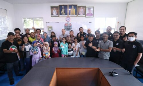 21 keluarga pengamal media Melaka terima bantuan awal persekolahan