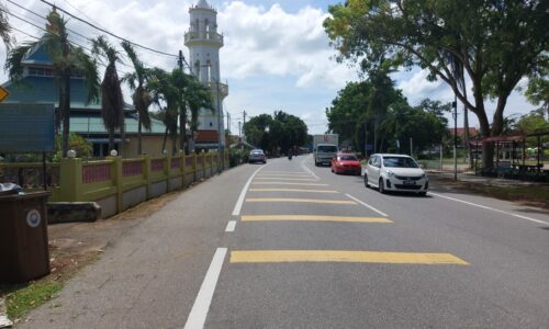 Penunggang motosikal parah tercampak ke kubur