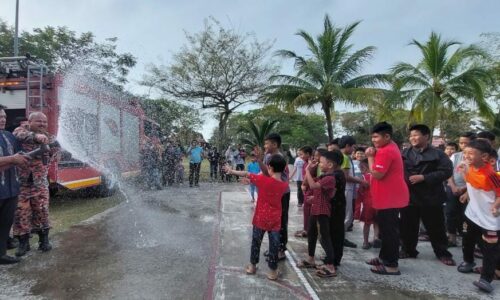 ‘Macam kena gigit semut merah..’