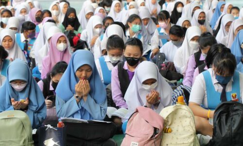 403,637 calon duduki peperiksaan bertulis SPM mulai hari ini