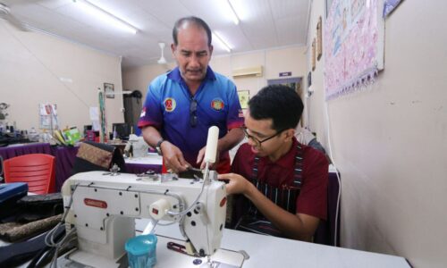 Dahulu tidak boleh berjalan, kini jadi ketua kumpulan