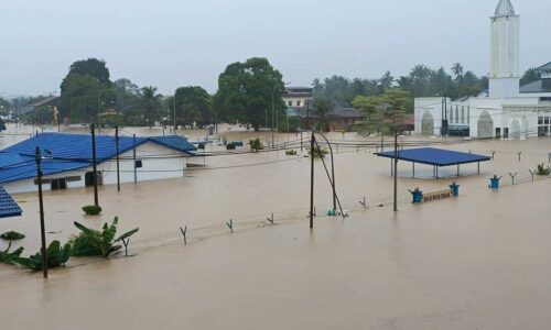 Jalan Labis – Chaah terputus, BBP Yong Peng ambil alih usaha menyelamat