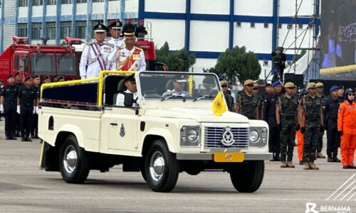 Agong, Raja Permaisuri lakar sejarah berangkat ke istiadat perbarisan Hari Polis ke-216