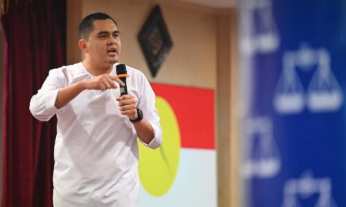 Tidak rasmi: Muhamad Akmal menang Ketua Pemuda UMNO