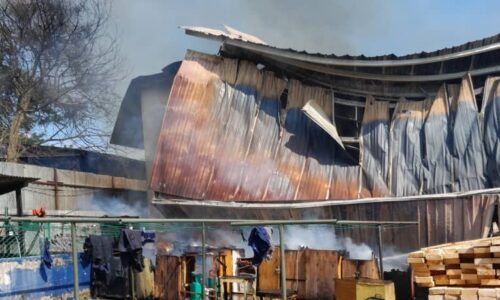 Kantin, asrama pekerja kilang cat terbakar