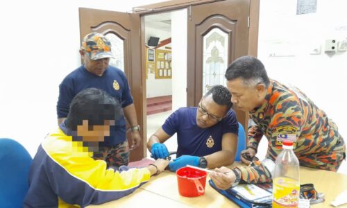 Jari kelingking membengkak, cincin tersangkut