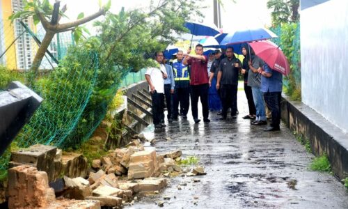 Kerja baik pulih runtuhan di Taman Maju, Taman Jasin Perdana dimulakan Isnin