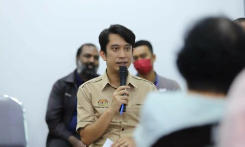 Medan rakyat luah isu di Hang Tuah Jaya- Adam Adli