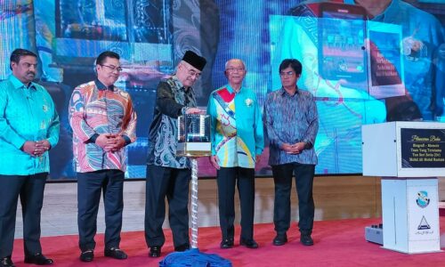 Tun Mohd Ali serikan majlis makan malam amal