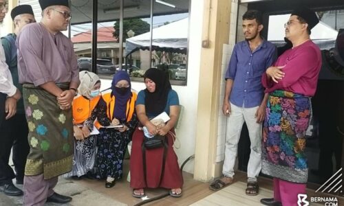 Kebakaran: Anak pesan baju raya warna hitam – Ibu