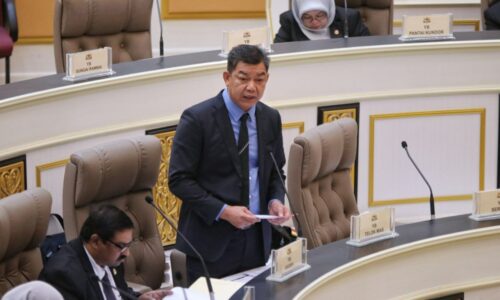 Usul tergempar tidak pakai tali leher diluluskan