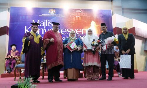 Anugerah Pengarah, hadiah buat ibu dan ayah