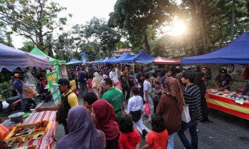 Lebih dua dekad, Pasar Ramadan Peringgit masih popular