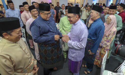 PM berbuka puasa bersama barisan kabinet, MB, KM dan duta asing