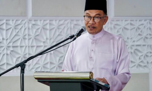 Penjawat awam terima gaji, bantuan kewangan selewatnya 14 April – PM