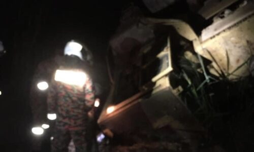 Dua pekerja Bangladesh maut jengkaut terbalik