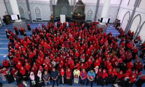 530 wanita khatam al-Quran di Masjid Selat