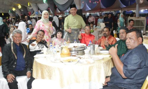 ‘Meja perpaduan’ erat silaturahim warga Telok Mas