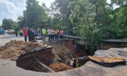 Paip pecah di Taman Ozana Impian, aliran trafik ditutup hingga esok