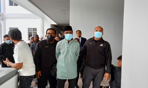 Kantoi selepas 20 tahun guna Mykad orang lain