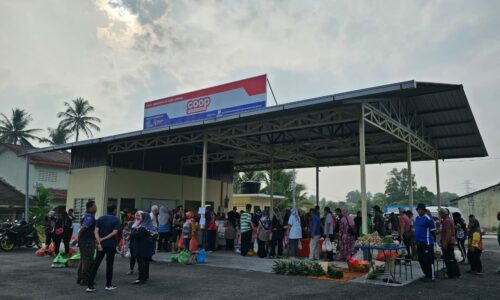 Jualan Ambang Syawal Madani meriah