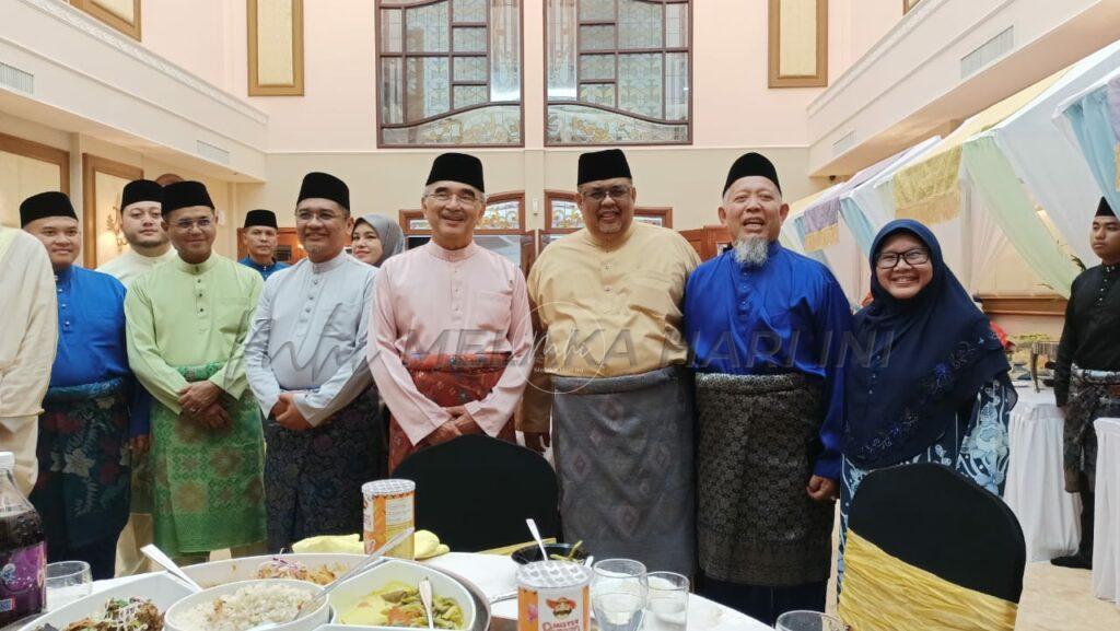 Tun Mohd Ali serikan Majlis Hari Raya YAB Ketua Menteri Melaka