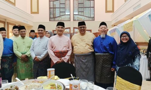 Tun Mohd Ali serikan Majlis Hari Raya YAB Ketua Menteri Melaka