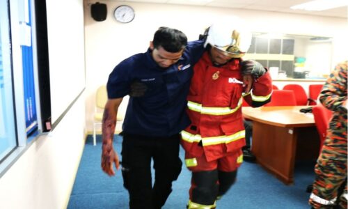 Latihan simulasi kebakaran uji kesiapsiagaan pelajar