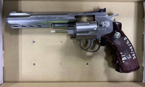 Acu pistol, pekerja kedai telefon dipenjara lapan bulan