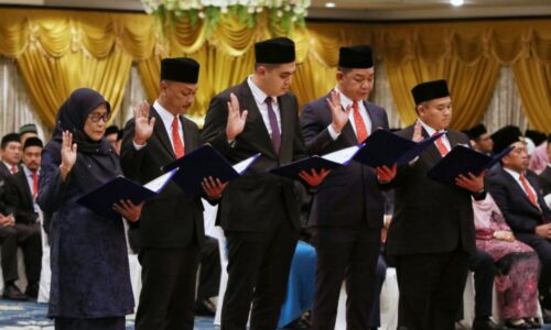 10 Adun Kerajaan Perpaduan Melaka angkat sumpah Exco