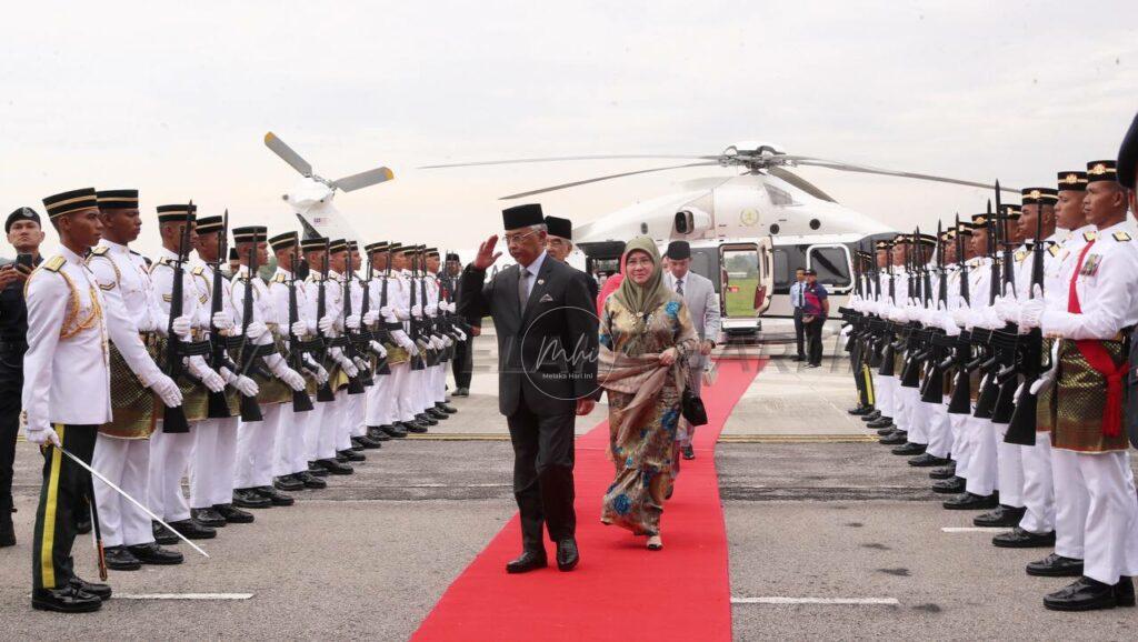Agong, Raja Permaisuri berangkat tiba di Melaka