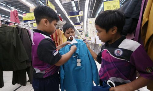 ‘Terima kasih cikgu belikan baju raya’