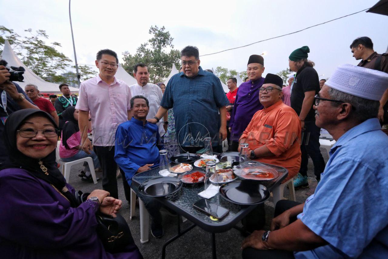 Photo 6143317811003503894 y