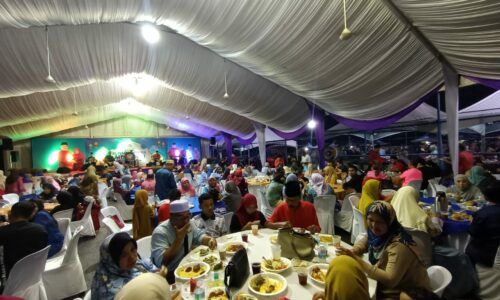 DUN TABOH NANING TUMBANG LEMBU BUAT TETAMU RUMAH TERBUKA AIDILFITRI 29 MAC INI