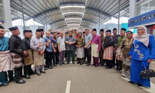 Cabutan bertuah meriahkan Rumah Terbuka DUN Gadek