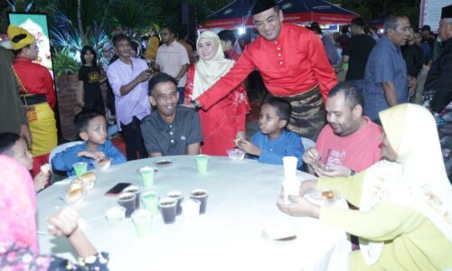 JAMUAN AIDILFITRI DUN DUYONG KONSEP ‘BERSILA’ DI PADANG