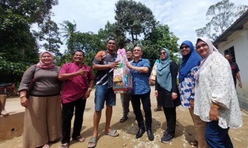 Abang polis balik kampung demi mengoca