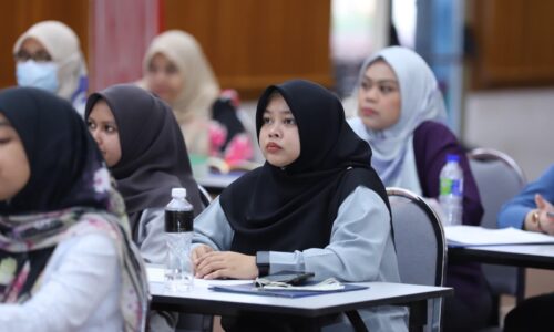 Anggota PBT Melaka tingkat ilmu pengetahuan cara kendali pasar awam, pasar malam