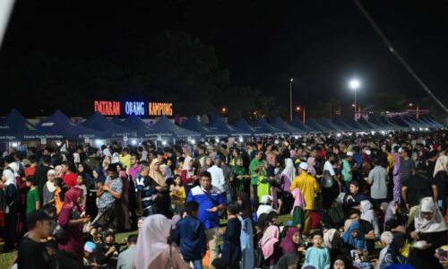 Cahaya warna-warni meriahkan rumah terbuka Aidilfitri DUN Merlimau