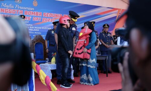 Sambutan Hari Bomba 2023: Insiden timpa Allahyarham Mohd Diya usik emosi penonton