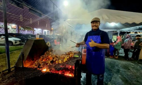 Ayam bakar ‘laku keras’ di Rumah Terbuka Aidilfitri Lendu