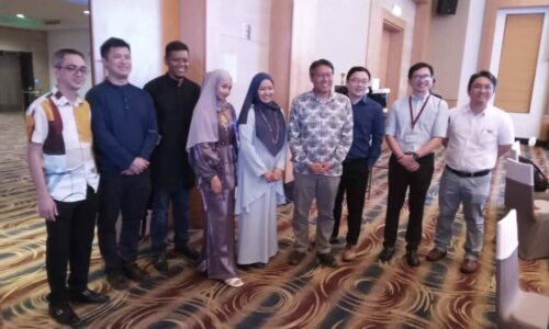200 warga Pusat Perubatan Klebang rai Aidilfitri