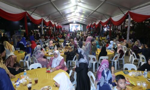 10,000 tetamu banjiri rumah terbuka Aidilfitri Badan Perhubungan UMNO Negeri Melaka