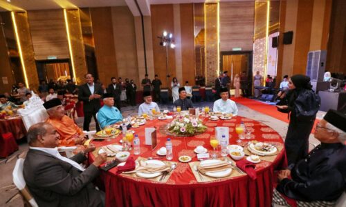 Ella bikin gamat sambutan Aidilfitri Kumpulan Syarikat KLIP