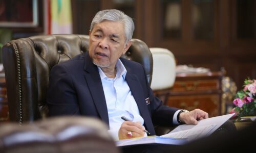 Ketegangan di Rusia: Kerajaan sedia bawa pulang rakyat Malaysia – Ahmad Zahid